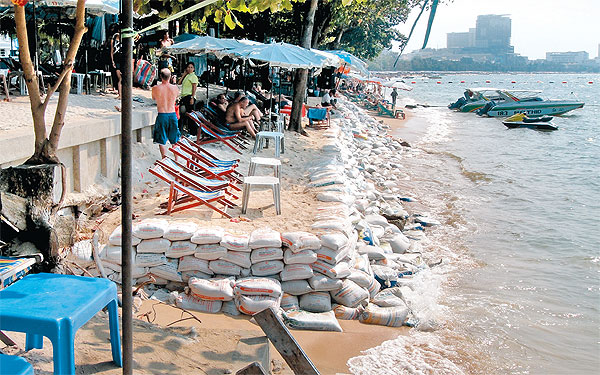 an manchen Stellen ist der Strand schon fast ganz verschwunden!